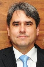 Dr Frank Sousa Castro